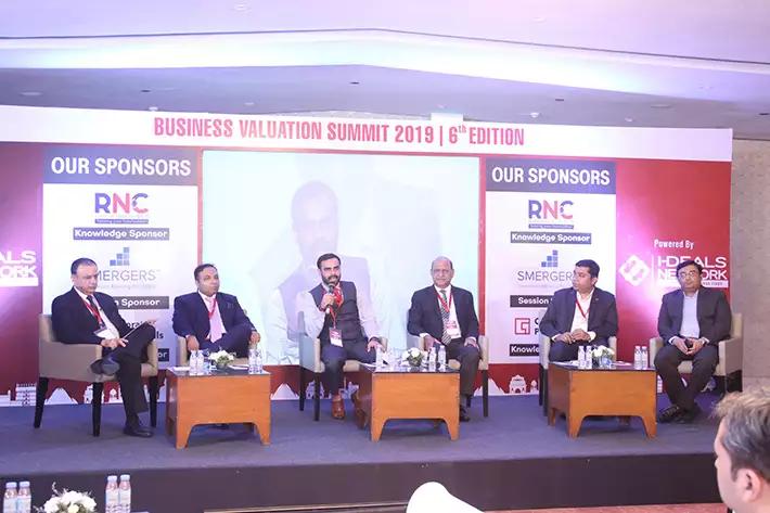 Speaks_at_Business_Valuation_Summit_2019_5
