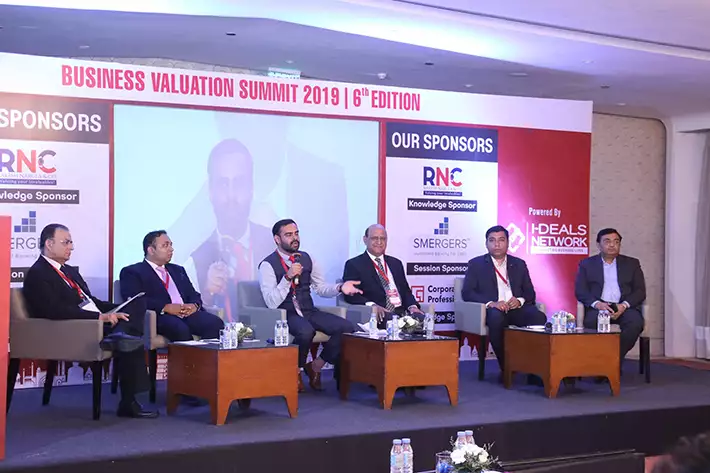 Speaks_at_Business_Valuation_Summit_2019_7